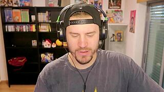 SOMETHING STRANGE IS HAPPENING IN THIS NARUTO GAME SARADA TRAINING THE LAST WAR