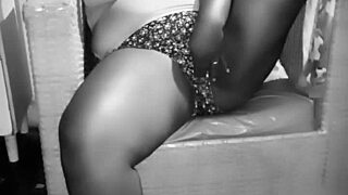 got so horny watching my married aunt's tasty pussy