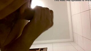 Oiled Handjob Leads To Cumshot!