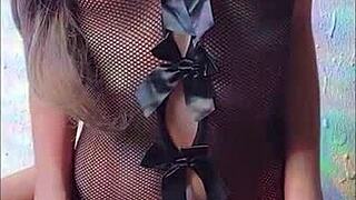 Dominacion Femenina De Una Chica Pequeñita Le Hace Squirt En La Boca Al Novio