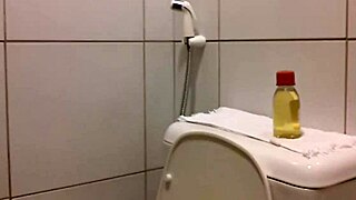 Oiled Handjob Leads To Cumshot!