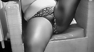 got so horny watching my married aunt's tasty pussy