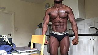 gay black muscle webcam intriguing bodybuilder
