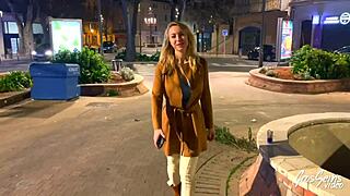 elisa discovers girl sex