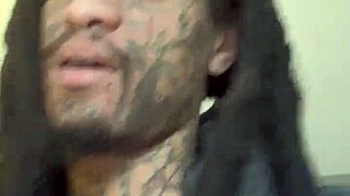 Scoate prezervativul și ejaculează pe fundul meu sexy de milf acum, măi!