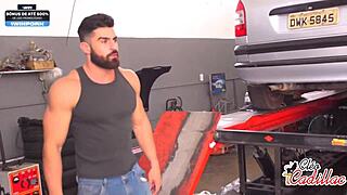 Man, Cléo Cadillac and Spartacus Borracheiro Pintudo are killing it in this amateur clip!
