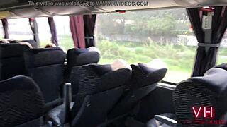 Mijando no banheiro do �nibus - victor hugo.