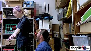 Küçük Sarışın Genç Büroda Polis Tarafından Yakalanıp Sertçe Sikildi