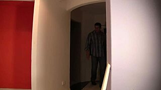 Dylan Ryder i mąż gwałcą ciasną opiekunkę Elaina Raye