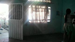 la vecina sorprende con gustos raros y buena en chupar coños