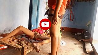 पहली बार देसी गांव की भाभी को आउटडोर में वाइल्ड एनल में बांग किया!