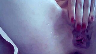 Hey Elysasexy, ¿por qué me masturbo sola con juguetes otra vez?