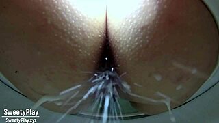 過激トイレカムでアナルミルク浣腸の接写撮影
