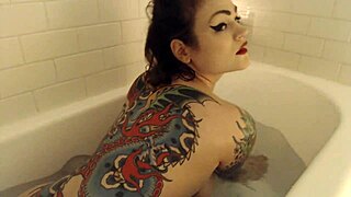 Tetovaná holka ve vaně, finální část 2