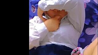 Skutečná 18letá Britany cítí první čurák v motelu