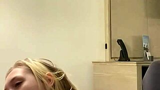 Strčil mi to do pusy, když jsem navštívila Gakworld pro deepthroat akci