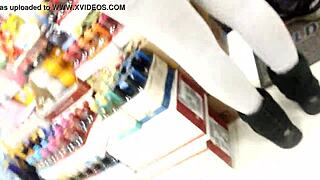 Ebony Shorty Grabs Booze in Baltimore Store Hard