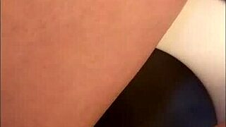 Nevlastný brat ma špehuje v bikinách počas perverzného hry.