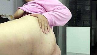 I took my chubby girl Chloe into the kitchen and she plays with her fingers until she climaxes