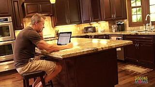 i shake my big mature ass ridin big hard dick