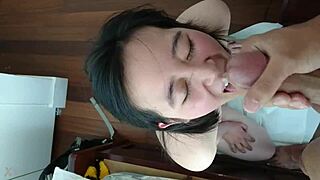 Sopheak Phouが熱いアジアンアクションでフェラチオ