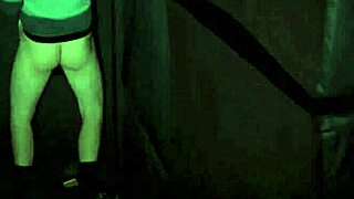 Ouh, ce Beau Gosse Défonce Mon Cul au Gloryhole !