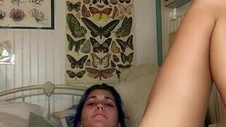 Teen Cassie Higgs19 Feels Intense Pleasure Fucking Dildo In Bed