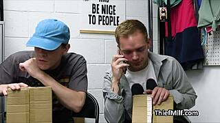 כסי את האוזניים בזמן שהשוטר מזיין אותי חזק