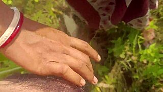 Desi landsby kone snyder med ekskæreste i skov sex