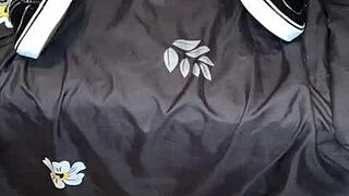 Küçük Genç Kız Aynada Dildo Kullanıyor