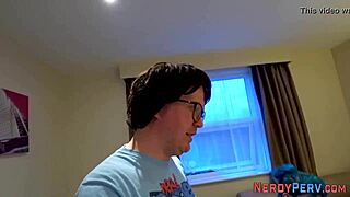 Leeds-i kockát átvernek az első szopás élményére