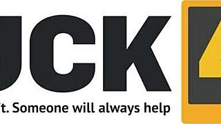 Nézem a szőke feleségemet egy másik férfival a szülinapomon. Cuck4k helyettes szex bontakozik ki.