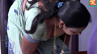 Bibi Saree Pamer ke Tukang Repair