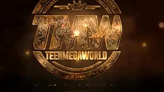 Juicy Leila Uses Pink Dildo For Bored Babe