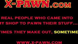 メガネ美女がデカチンを吸う