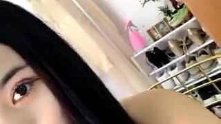 Hot Girl Shows Pussy On Live Stream?