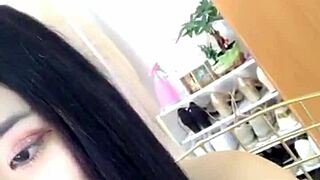 Hot Girl Shows Pussy On Live Stream?