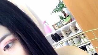 Hot Girl Shows Pussy On Live Stream?