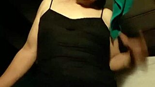 Rossa travesti cantando sexy, what a tease