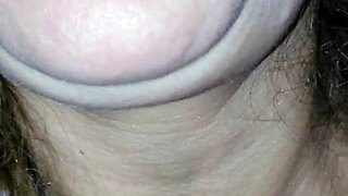 A wife from a rich family desires an affair to be with her husband