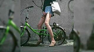 Street Handjob Ends in Explosive Cumshot