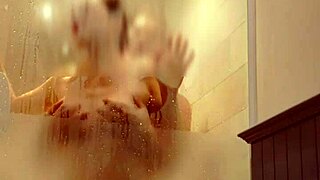 vợ ẹp bị ịt trong phòng tắm