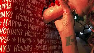 Tattooed Babe Sucks Vibrator Gift