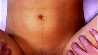 la estudiante de arte disfrutó de una sesión de pintura con su compañero de clase en su apartamento que se convirtió en una sesión de pasión