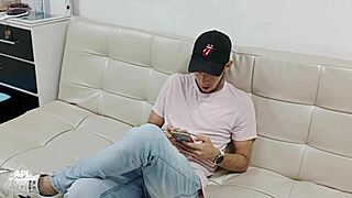 Üvey kız kardeşim sır için emiyor ve sikiyor