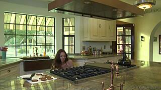 Scarlet Red and Mindi Mink licking pussies to orgasm.