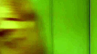 Petit Strip-Tease Showing Plug