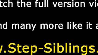 Amaterska najstnica 18+ draži z velikimi cicami v škaričenju