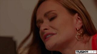 يا جماعة، شوفوا طيز هونور المثالية وهي تتوسع على الأخر