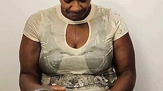 Hey, ebony babe moans using toys on big ass! 😍